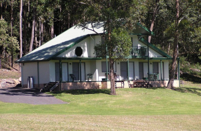 Absolute Waterfront - Grevillea Chalet At Shoalhaven Lodge