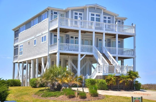 Absolutely Beautiful, Oceanfront 7 Bdrm/5.5 Bath Home on West End-Sleeps19