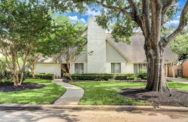 Accessible Home Walking Distance to the Medical Center and Rice University