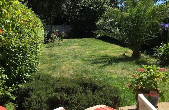 Accommodation with garden and garage, 100 meters from the beach and the Thalasso