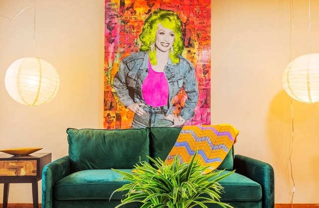 ACID WASH @ DOLLYS DRIVE * Wifi Grill Woods Mtns