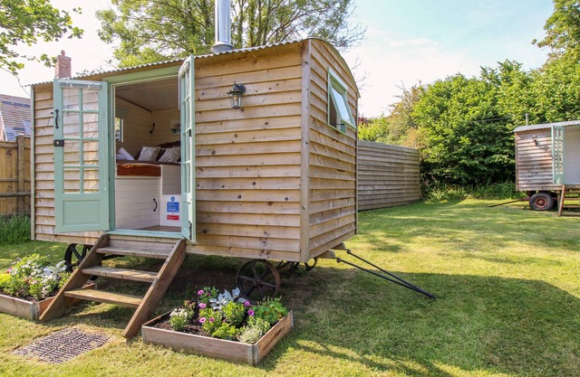 ACRES MEADOW, pet friendly, with open fire in Maiden Newton