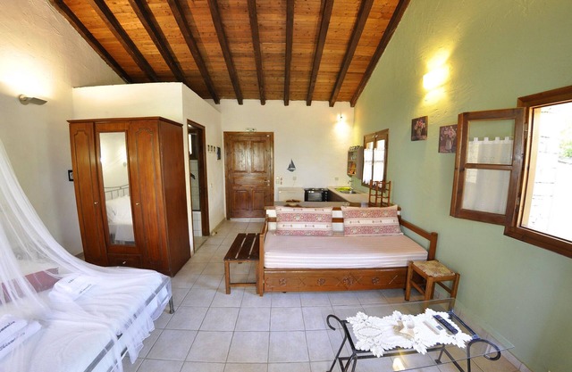 Adamantia Studio S1 / 2-4 persons