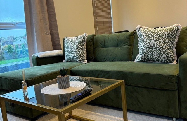 Addlestone - 15 mins to LHR