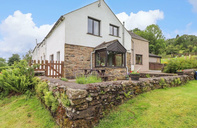 ADDYLEA COTTAGE, pet friendly, with a garden in Windermere
