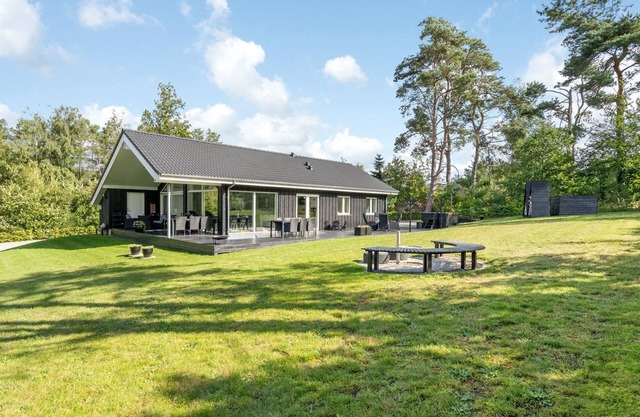 "Adela" - 1km from the sea by Interhome