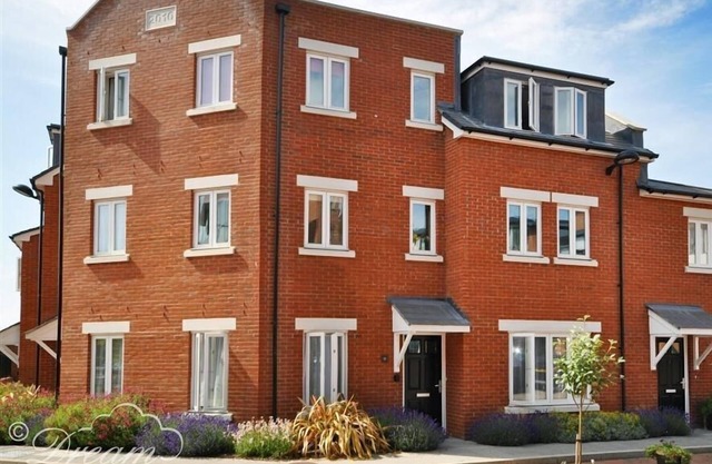 ADMIRAL'S QUARTER APARTMENT 5, family friendly in Weymouth