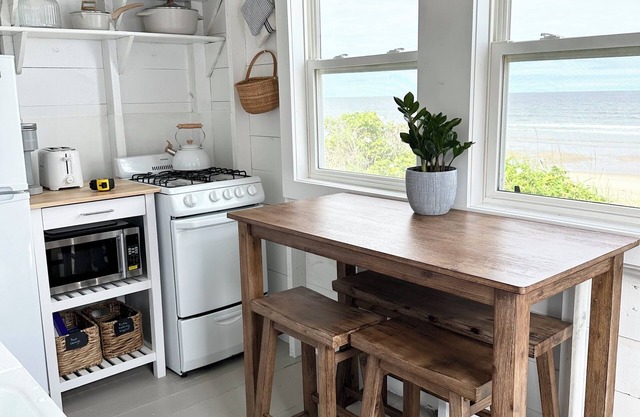 Adorable Beach Front Cottage on Moody Beach
