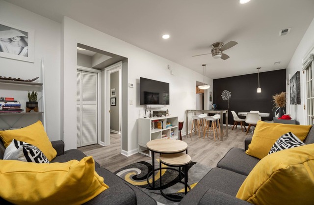 ADORABLE COTTAGE "IN-TOWN" REHOBOTH BEACH -510B REHOBOTH AVE.