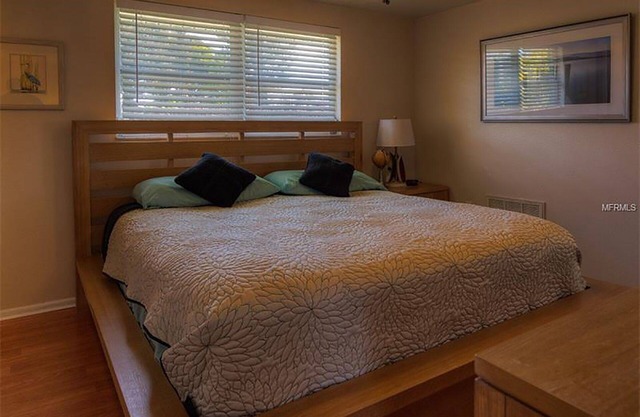 Adorable Cottages on Lemon Bay