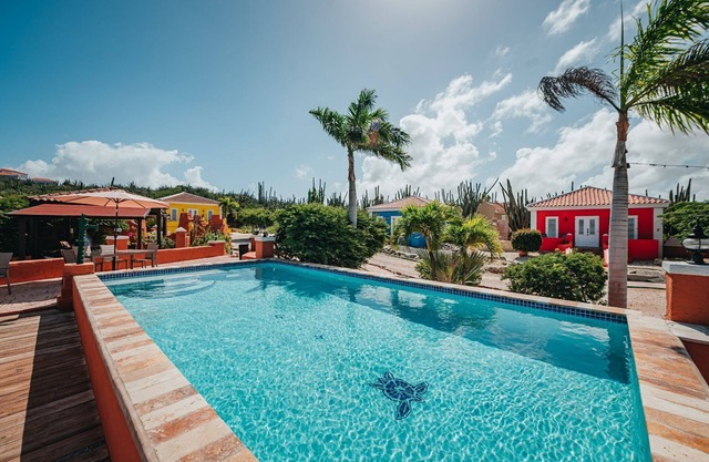 Adults-Only Casita w/King Bed, Pool, BBQ & Nature Views Near Aruba Nat’l Park!