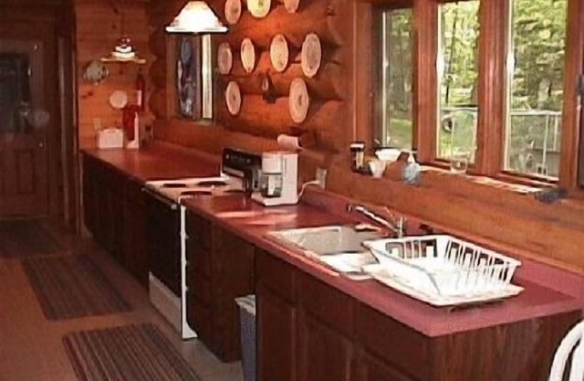 'AERIE' Eagles Nest Lodge, Five bedroom, Two kitchen, Full Log home