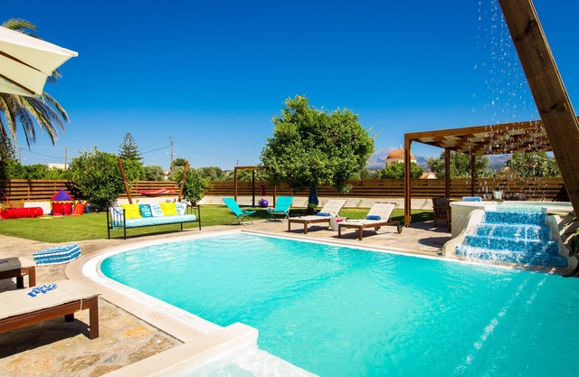 Aestas Residence, Refined Summer Retreat with Pool, Spa Whirlpool & Ping Pong