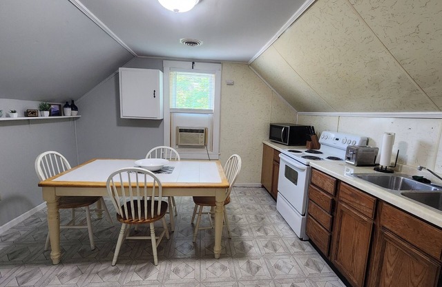 Affordable 2 Bed Appartment close to the Square: Comfort in the Heart of Huntley