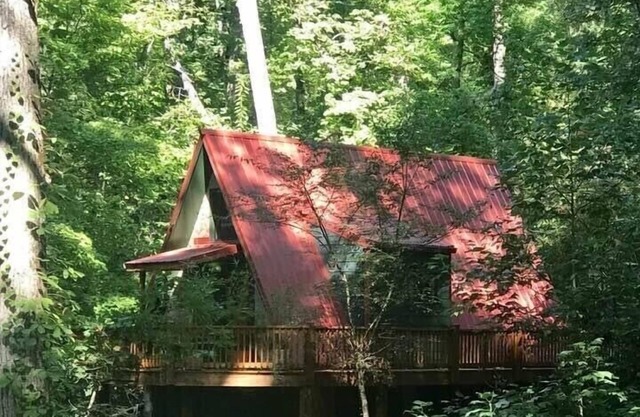 Affordable Cute Clean, Close to downtown, hikes, falls, fishing, rafting