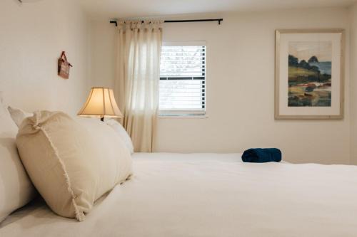 Affordable New Build at SoCO Eateries, King Bed, Rain Shower, Big Fenced Yard