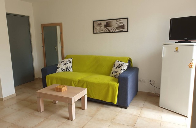 Air-conditioned apartment with terrace and swimming pool 800 m from the beach in Santa Maria Poggio, Corsica