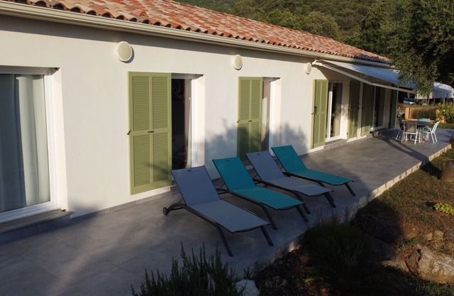 Air-conditioned house with garden close to beaches