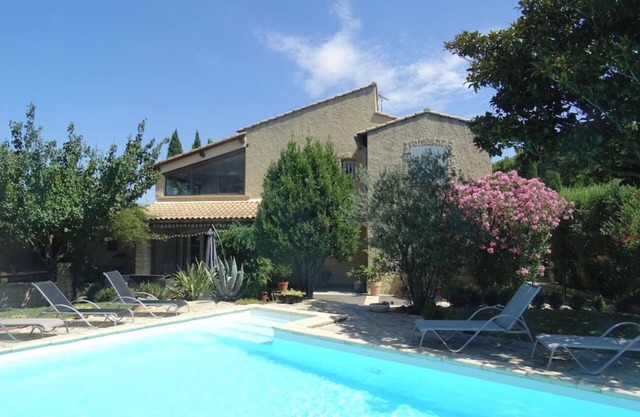 Air-conditioned villa for 8 people