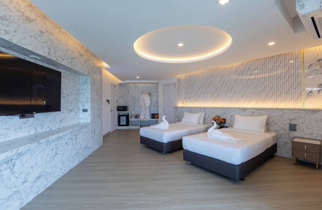 Airbus Hotel At Phawana Station