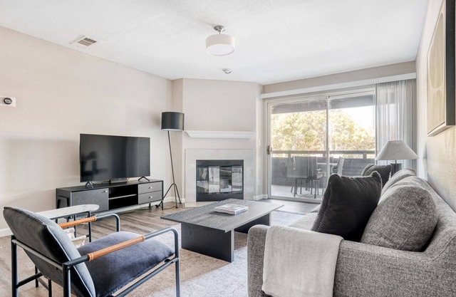 Airy Sunnyvale 3BR w/Gym, Pool & Parking, near freeways, by Blueground