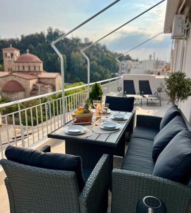 AK Athens Fine Stay - Penthouse with Big Terrace and View - 2 min from Metro