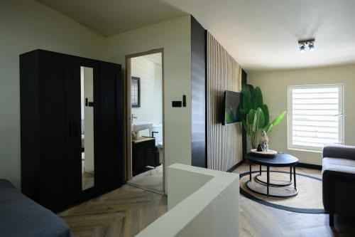 Aki Banda Suites