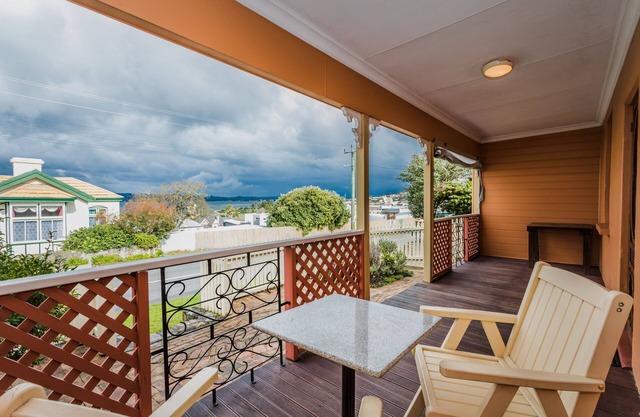 Albany Historic Cottage by the BnB Collection