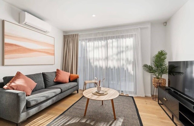 Albert Town Whare Sum