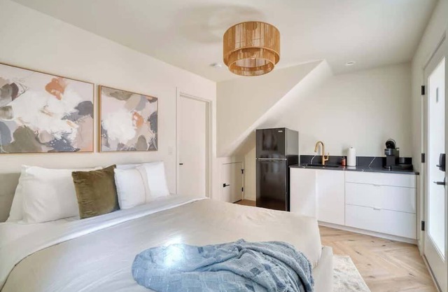 Alberta Arts District Hideaway- Stylish Studio