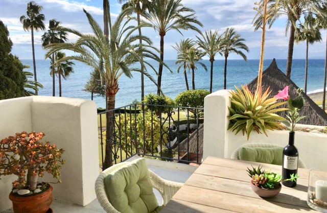 Alcazaba Beach: Frontline apartment