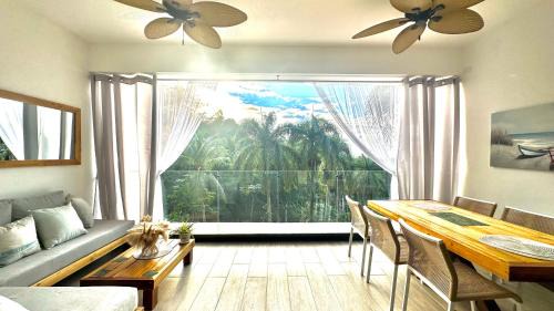 All-New Zen Apartment with TreeTops and Ocean Views !