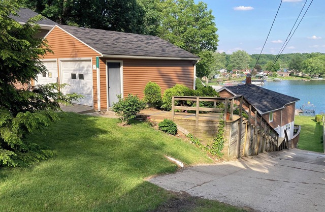 All Sports Lakefront Cottage