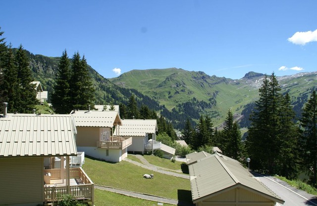 Alluring Chalet in Rhone Alpes with Swimming Pool
