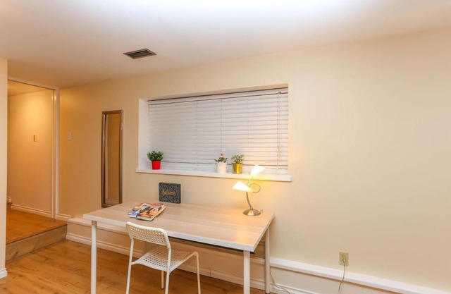 Alluring Stellar Guest Suite Near UBC