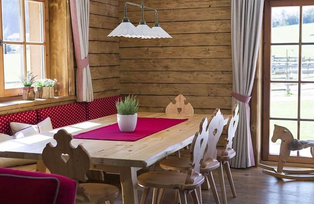 "Almrosen-Hütte" 140 m² - holiday village Holzleb'n