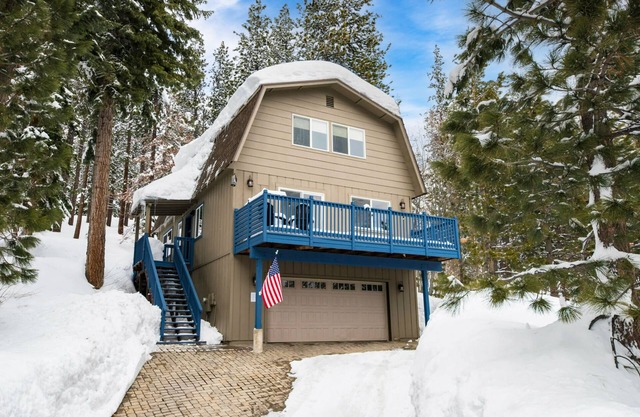 Alpine Bay by AvantStay | 5mins To Diamond Peak Skiing w/Expansive Deck
