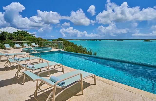 Alta Bella Villa- 6 BDR Waterfront