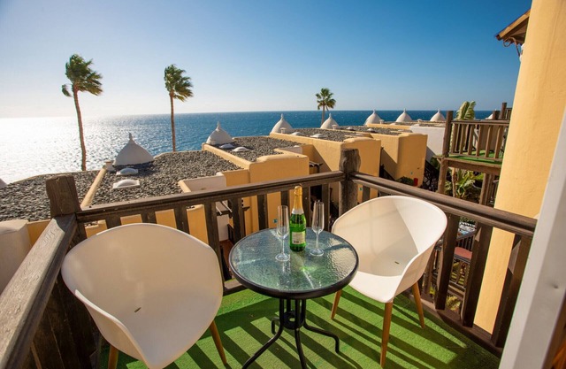 Altamar 52 with balcony&pool By CanariasGetaway