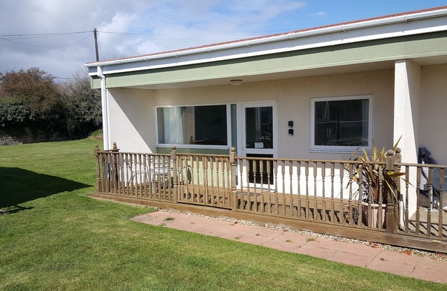 Chalet Located Rainbows Park Bacton 