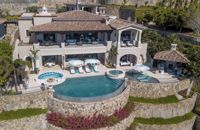 Amazing 6 Bedroom Property in Villas del Mar