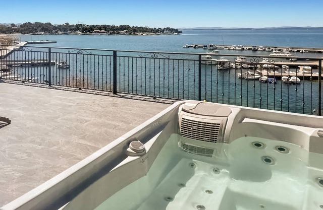 Amazing apartment in Petrcane with WiFi