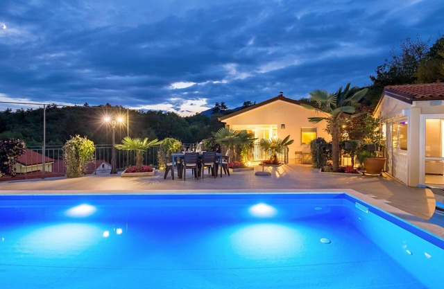 Amazing apartment in Veprinac with WiFi