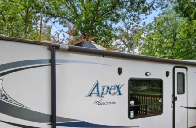 Amazing campground on the lake in Sevierville - 2 bedrooms available