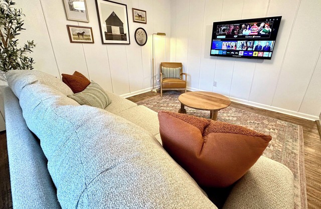 Amazing Clifton Condo- Spacious 1BD/1BA- Minutes to everything!