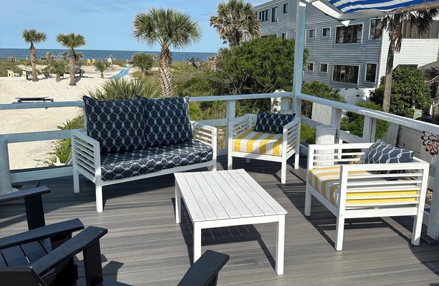 Amazing Direct Beachfront sleeps 16