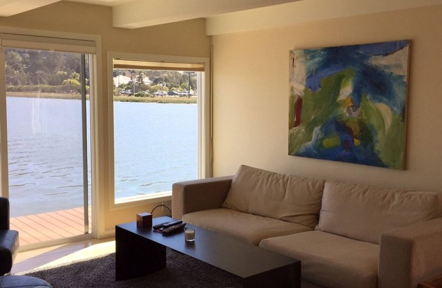 Amazing Floating Home! Modern, Elegant, Fun!