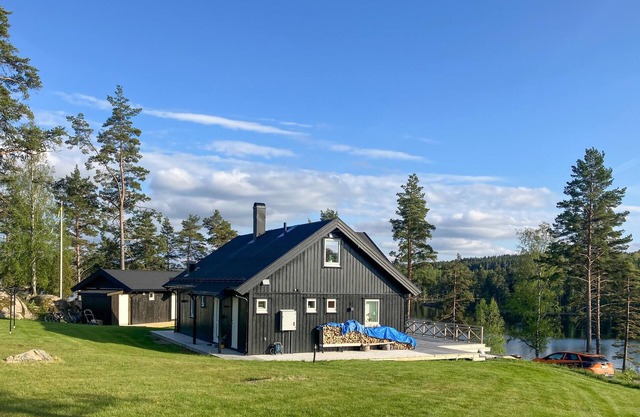 Amazing home in årjäng with lake view