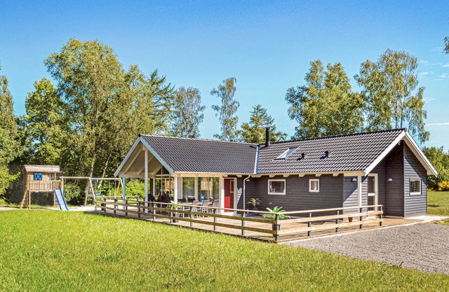 Amazing home in Glesborg with sauna