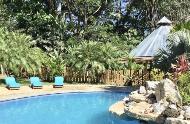 Amazing Jungle House near Beach with Pool